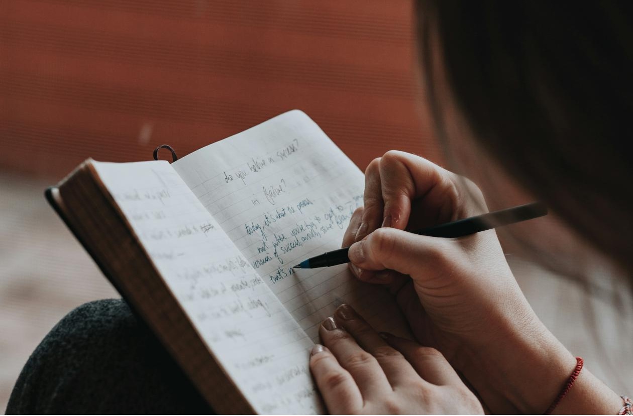 北京作文助手小程序開(kāi)發(fā)，自由創(chuàng)作高質(zhì)量作文